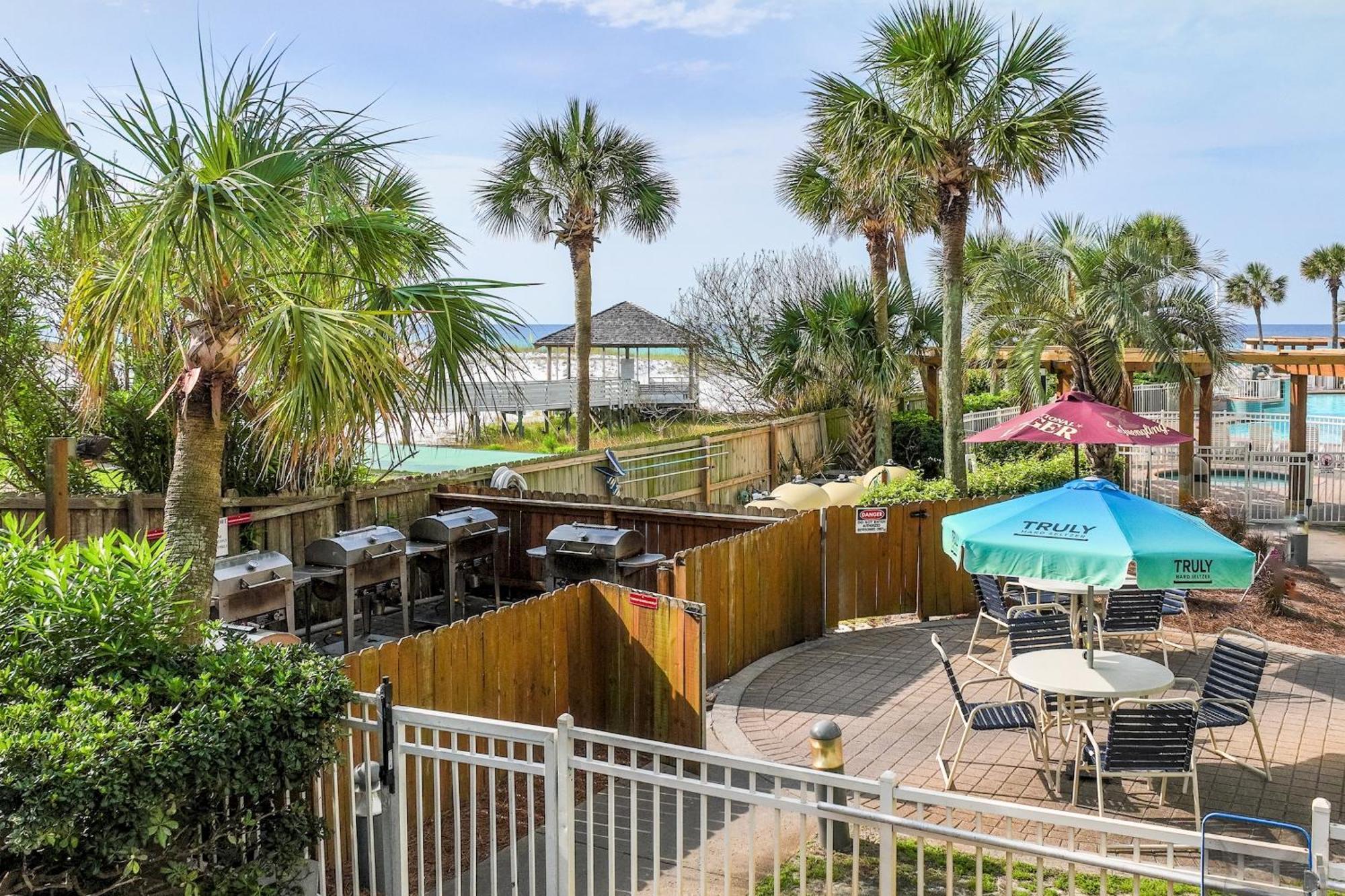 Pelican Beach Resort By Panhandle Getaways Destin Exterior photo
